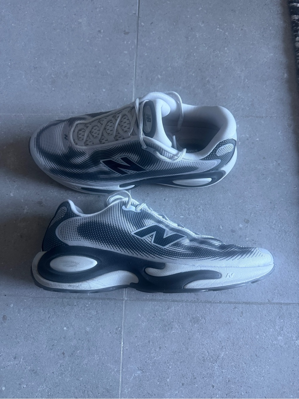 New Balance Men’s White and Black Mesh Running Sneakers